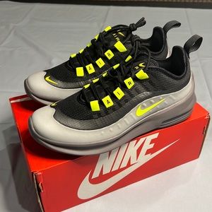 NWT Nike Air Max Axis Shoes Kids 5.5Y GS Black/Volt-Gunsmoke-Volt Sneakers